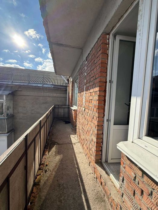 ТЕРМІНОВО ПРОДАМ 1км Чешка 46квадратів ,Косметичний ремонт можна жити