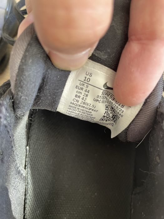 Nike vapormax plus srebrno ciemne.