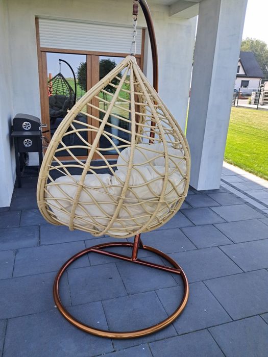 Kosz, huśtawka, bocianie gniazdo, brązowe, beżowe z poduszką