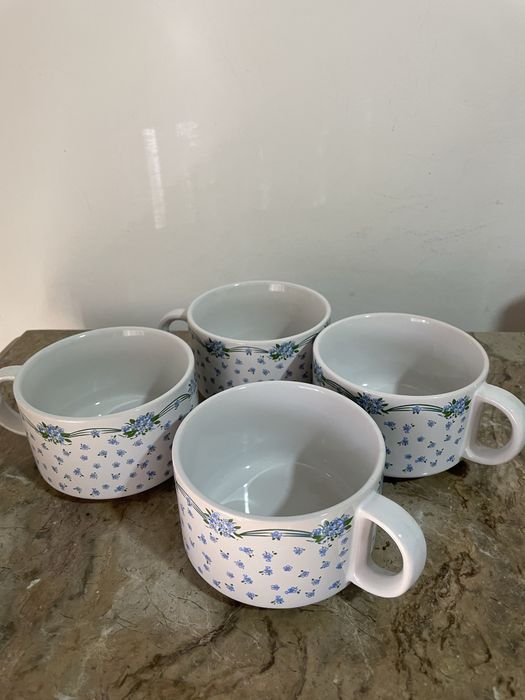 Vendo conjunto de 4 Canecas