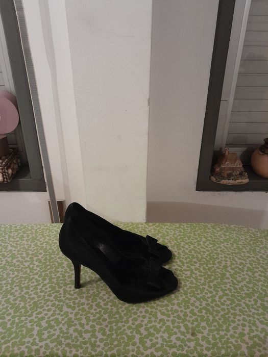Vendo Sapatos de Senhora HAITY muito bonitos como novos