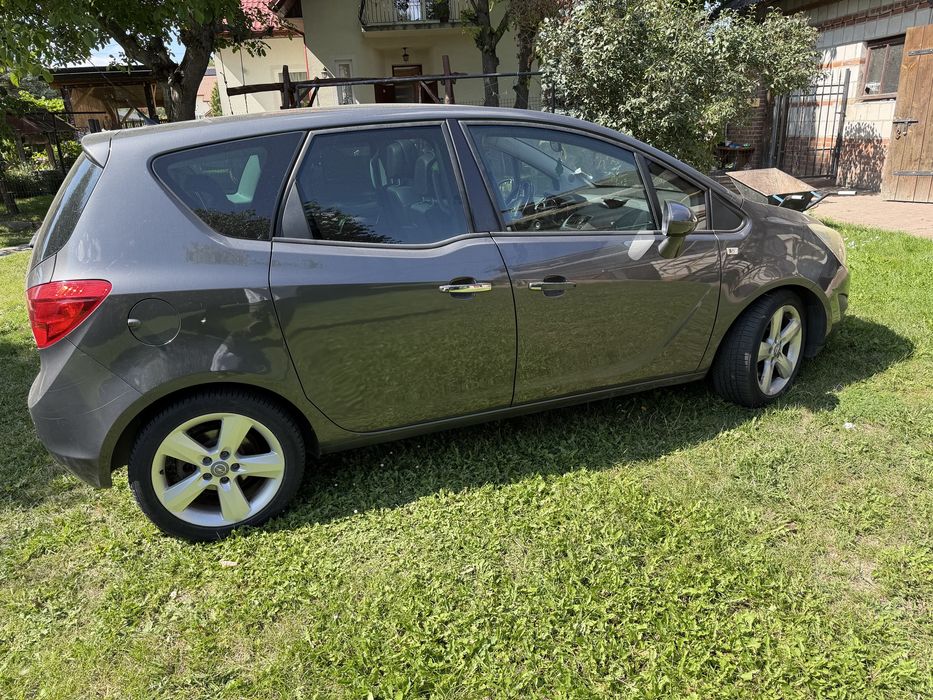 Opel Meriva B 2010r