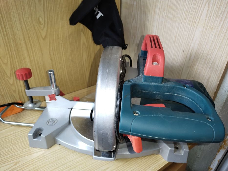 Торцовочная пила Зенит ЗТП-210/1750