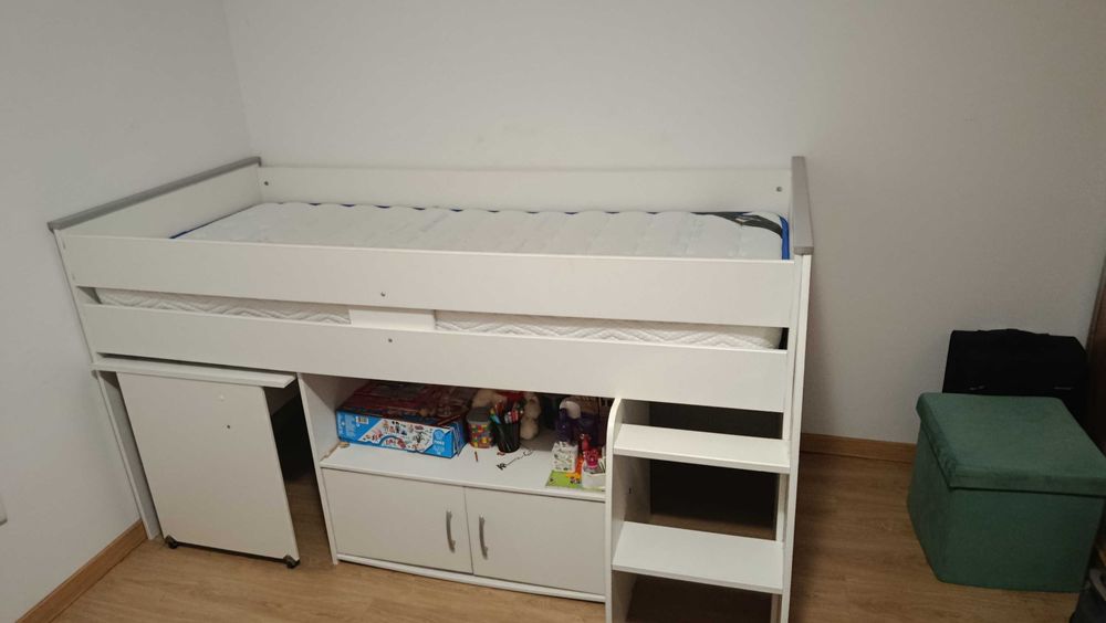 Cama solteiro semi nova