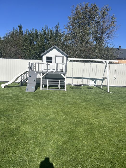 Дитячий будиночок гірка скеледром гойдалки столик лавочки майданчик