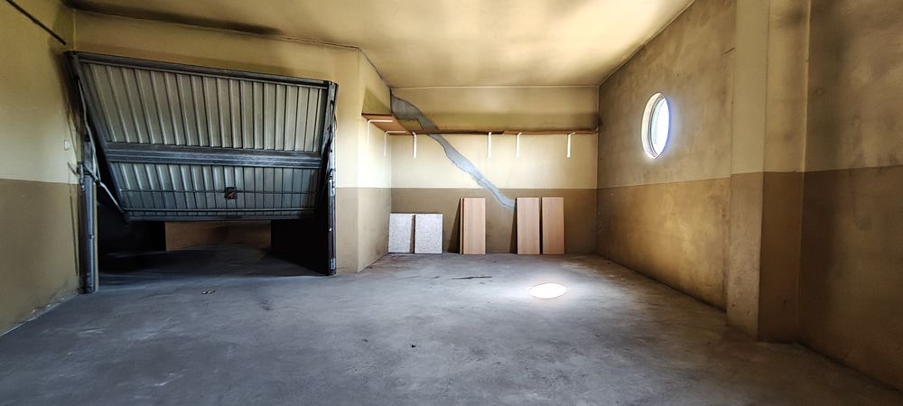 Alugo GARAGEM Espaçosa !