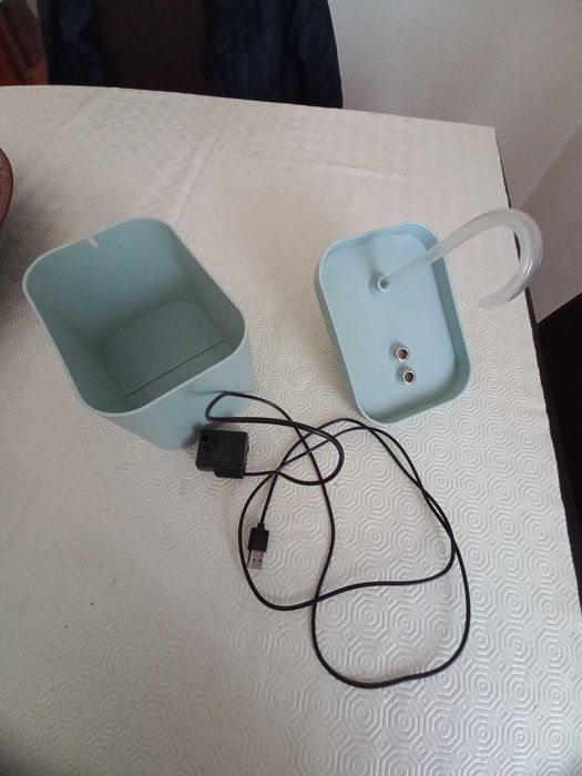 Fonte de água para gatos