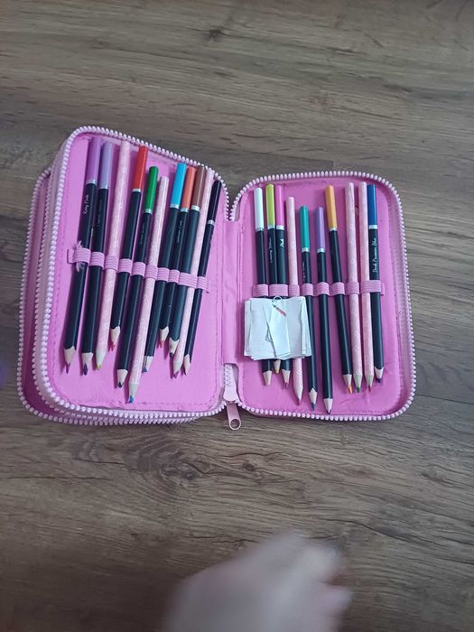 Piornik z wyposazeniem