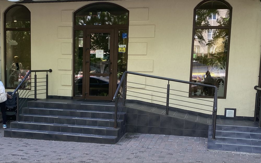 Продаж магазина 140 кв Центр міста