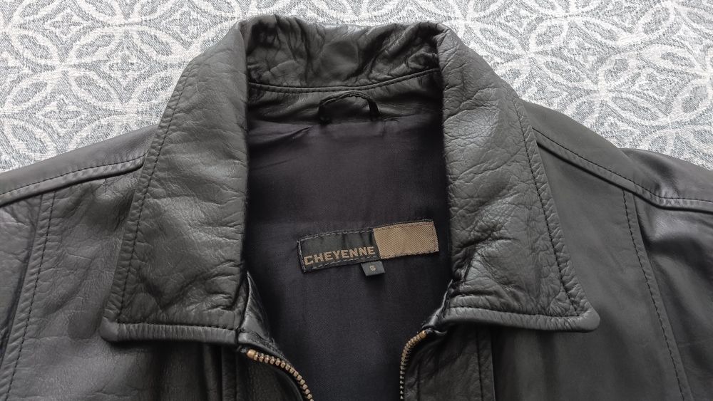 Casaco preto em pele