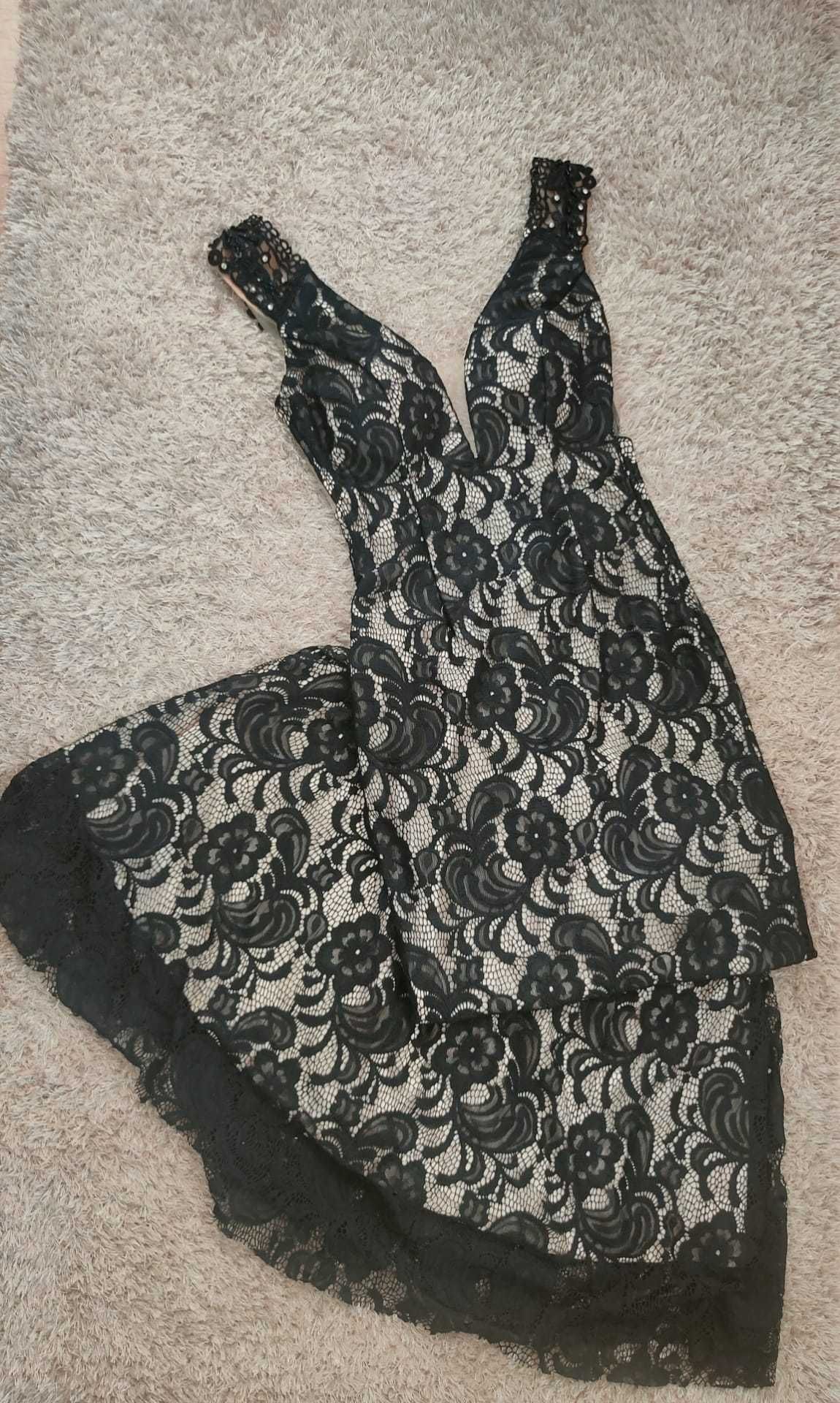 Vestido bege hotsell com renda preta