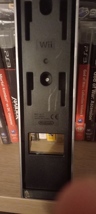 Base para consola Wii oficial

- Cor prateado.

Irei colocar mais jog