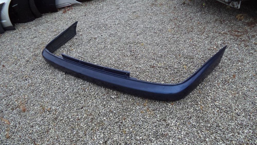Para-choques Toyota Avensis  ano 1998 a 2002tras (parte superior)