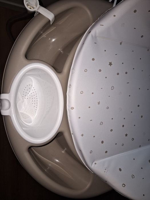 Banheira de bebe com muda fraudas