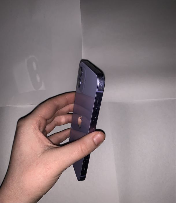 Продам iPhone 12