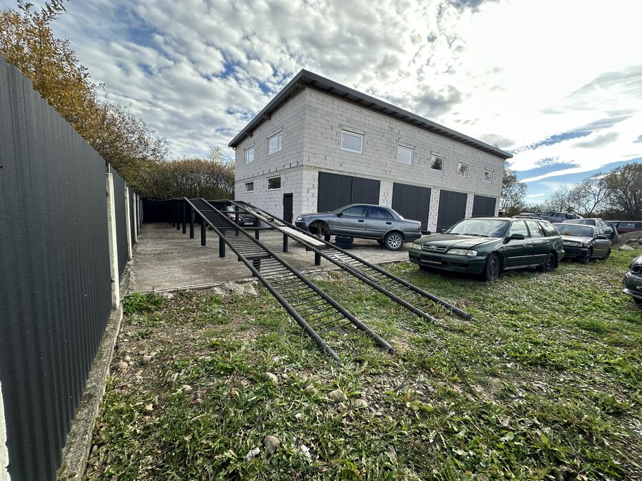 Продам будинок-гаражі