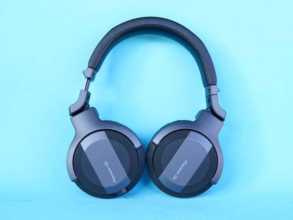 Профессиональные накладные наушники Pioneer HDJ-CUE1 — чистый звук,
