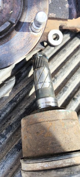 Полуосі передні та ступиці в зборі до Форд Рейнджер 2003рв