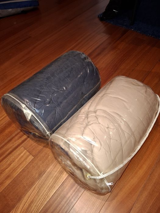 2 sacos cama adulto . Quentes. Como novo.