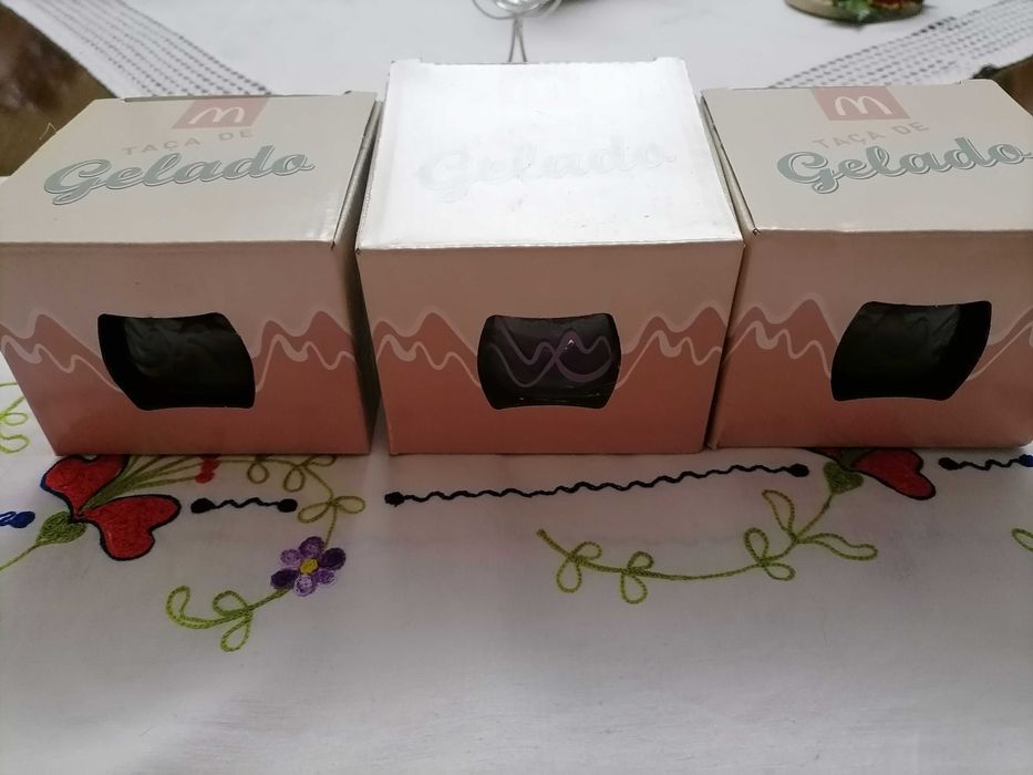 Taça de sobremesa novas