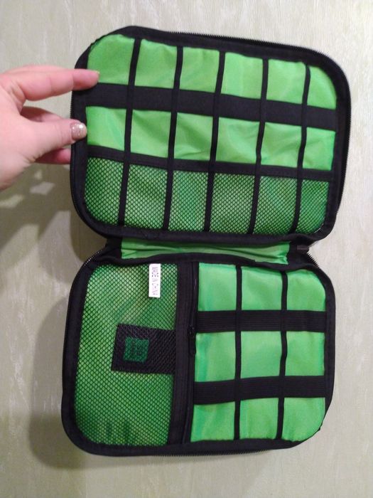 Органайзер для кабелей, флешек, карт памяти