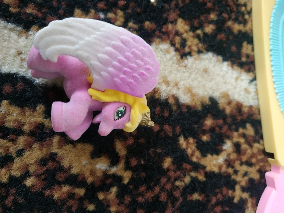 Tęczowy domek My little pony.