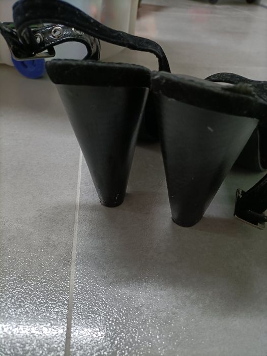 Buty na obcasie r. 37