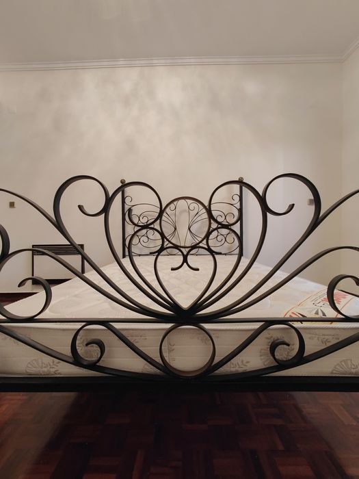 Cama de Vénus para Casal em Metal