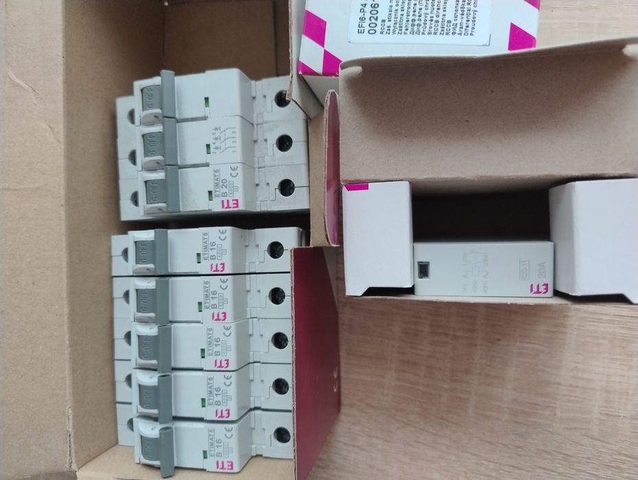 Zestaw aparatów modółowych Eti