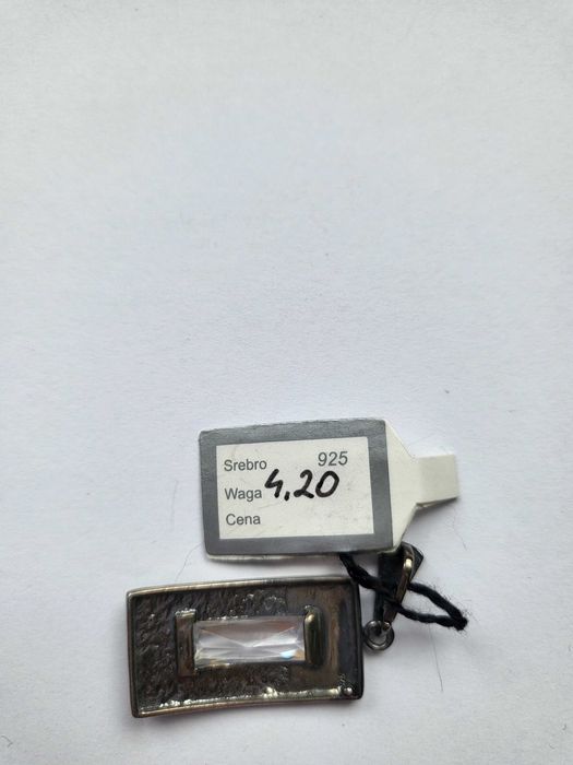Wisiorek srebrny nowy. RING.