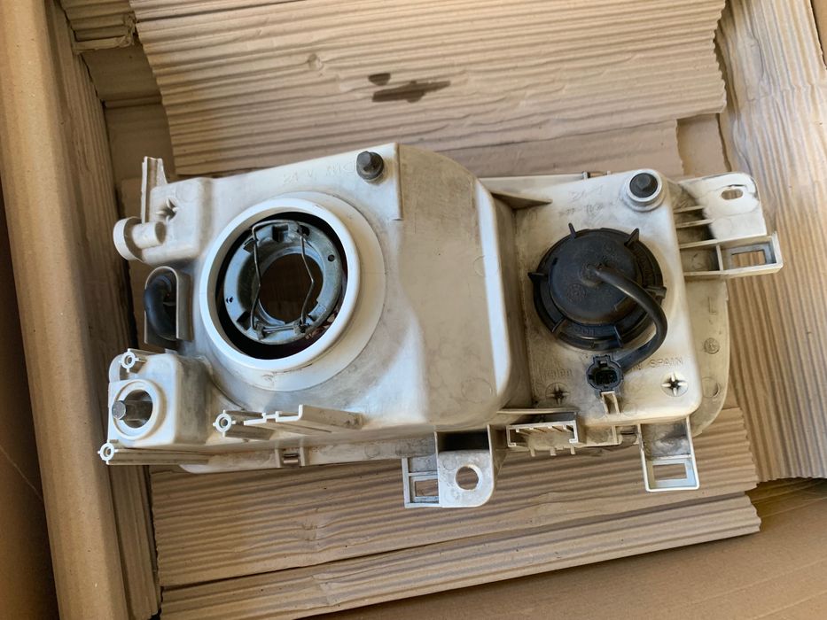 Farol Optica Nissan Vannete Esquerdo