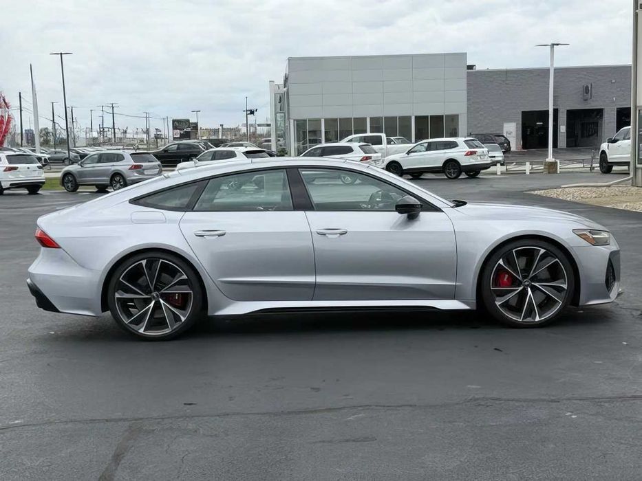 Audi RS 7 quattro      2022