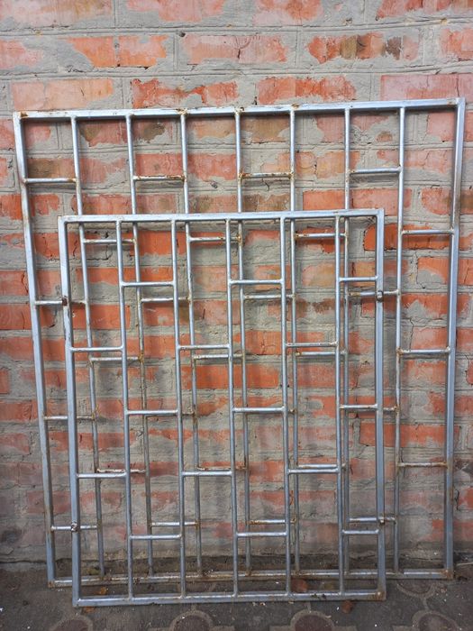 Продам металеві решітки на вікна.