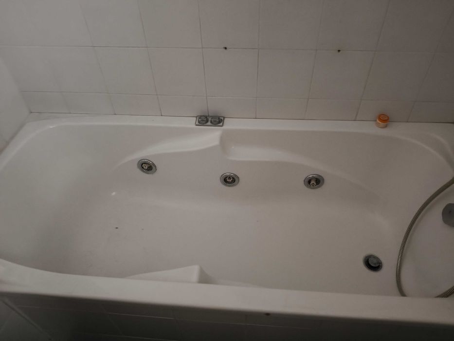 Banheira de encastrar com jacuzzi (torneira, chuveiro e guarda de vidro incluídos)