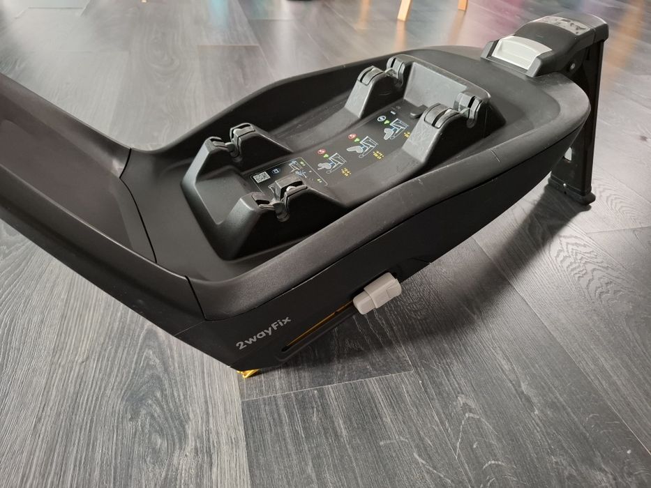 Cadeira auto e Isofix Bebeconfort em bom estado