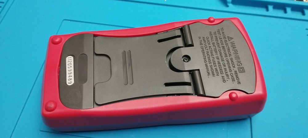 UNI-T UT601 - Digital Capacitance and Resistance Meter64172183109377122