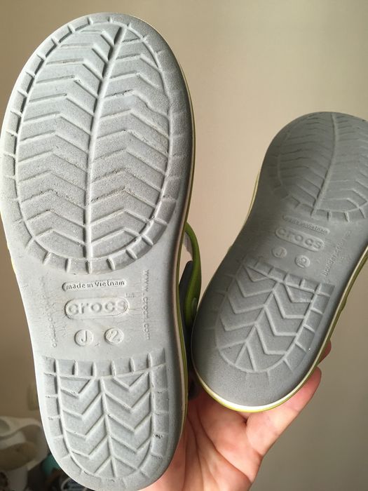 Детские босоножки crocs.