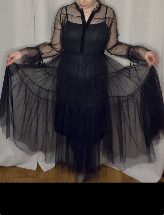 Продам стильне двошарове плаття – ідеально для будь-якого заходу!