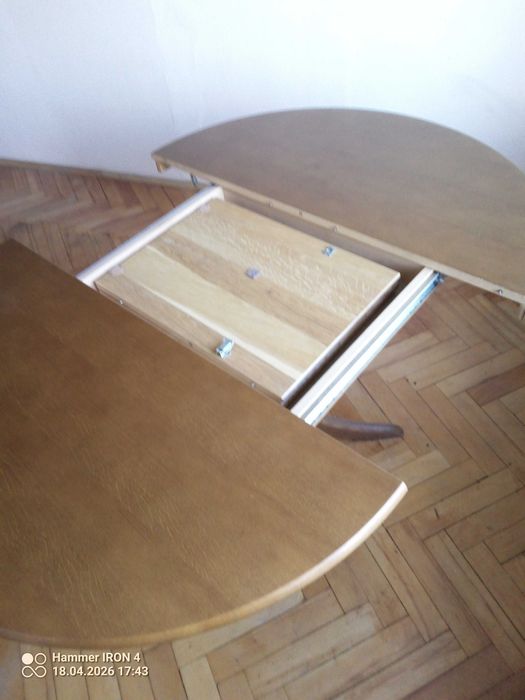 Stół okrągły rozkładany + 3 krzesła