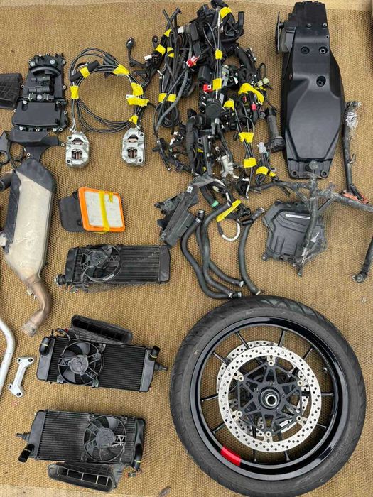 Ducati Multistrada V4S радіатор