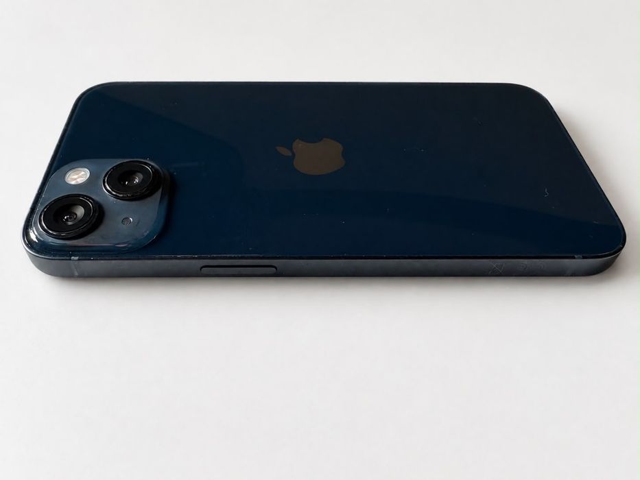 iPhone 13.
