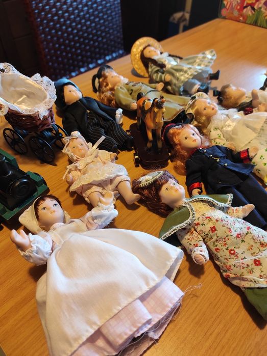 19 Bonecas de Porcelana