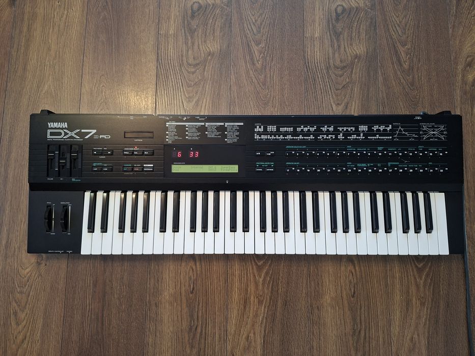 YAMAHA DX 7 II FD ponadczasowa legenda
