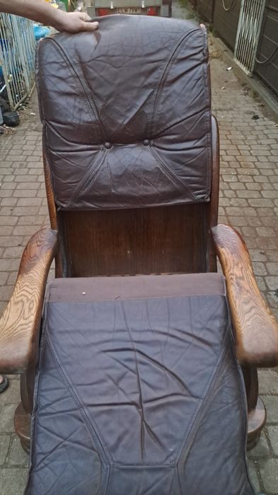 Antyczny fotel skórzany