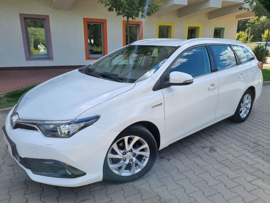 Toyota Auris 1.8 Hybrid Lift Navi Kamera pewny Przebieg Bezwypadek