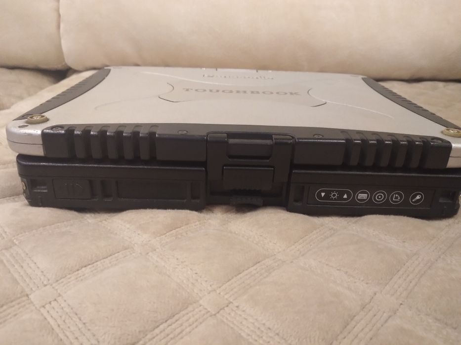 Ноутбук Panasonic CF18 захищений без жорсткого диску, батареї  та блок