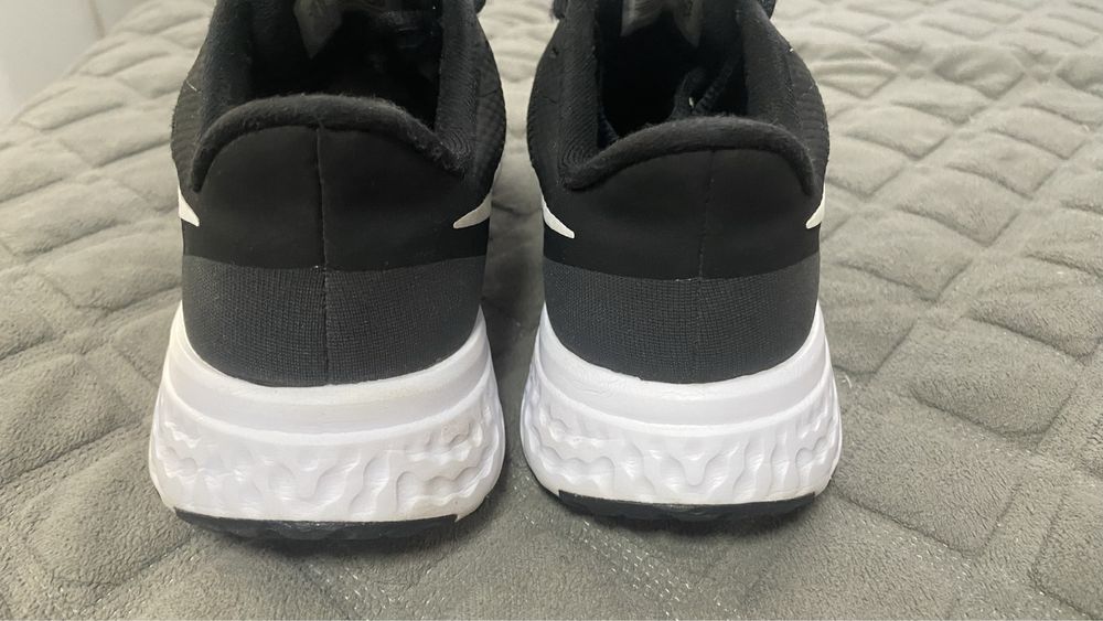 Кросівки Nike оригінал 38 розмір 24 см стелька