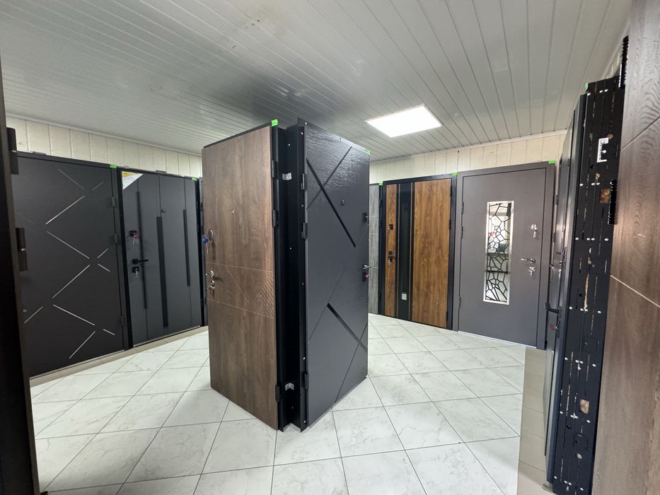 Входные двери в квартиру и дом в наличии и под заказ