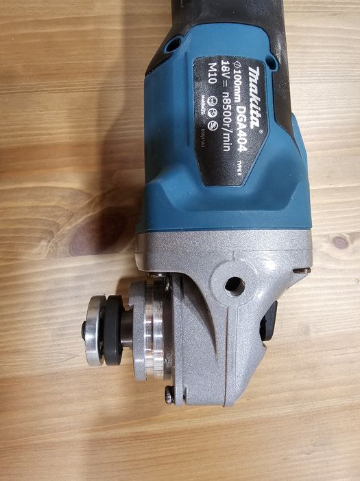 Makita DGA404 Nova