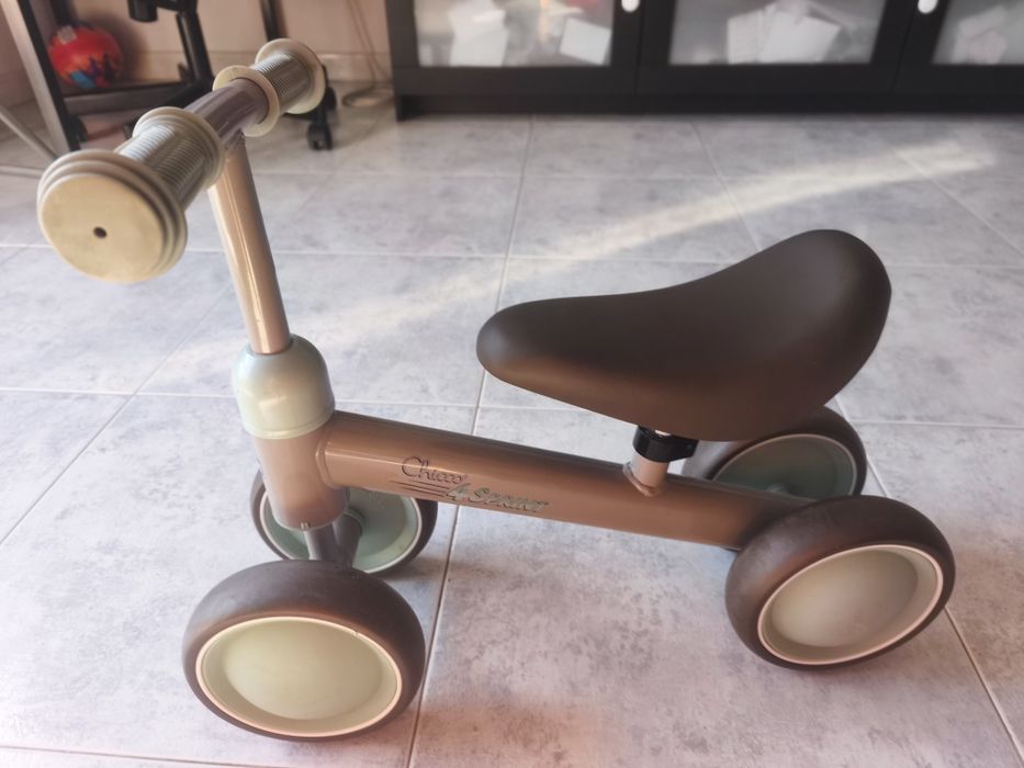 Bicicleta sem pedais Chicco 4 Sprint para bebe